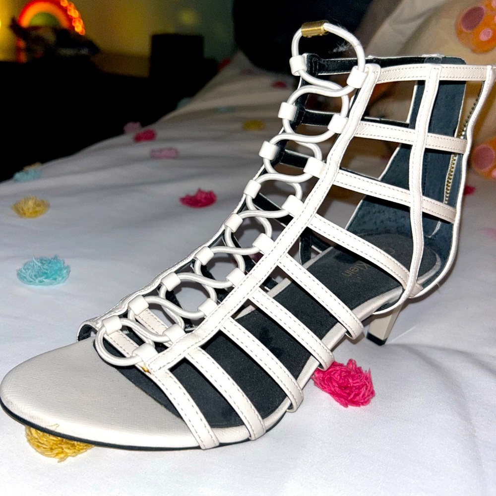 CALVIN KLEIN: White Cute Little Heel (2’in)